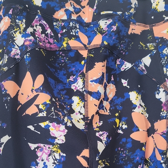 NWT POP Fit Multicolor Leggings Size M - Picture 11 of 11